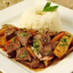 La Comida Criolla Peruana: Historia, Platos Emblemáticos y su Impacto Cultural